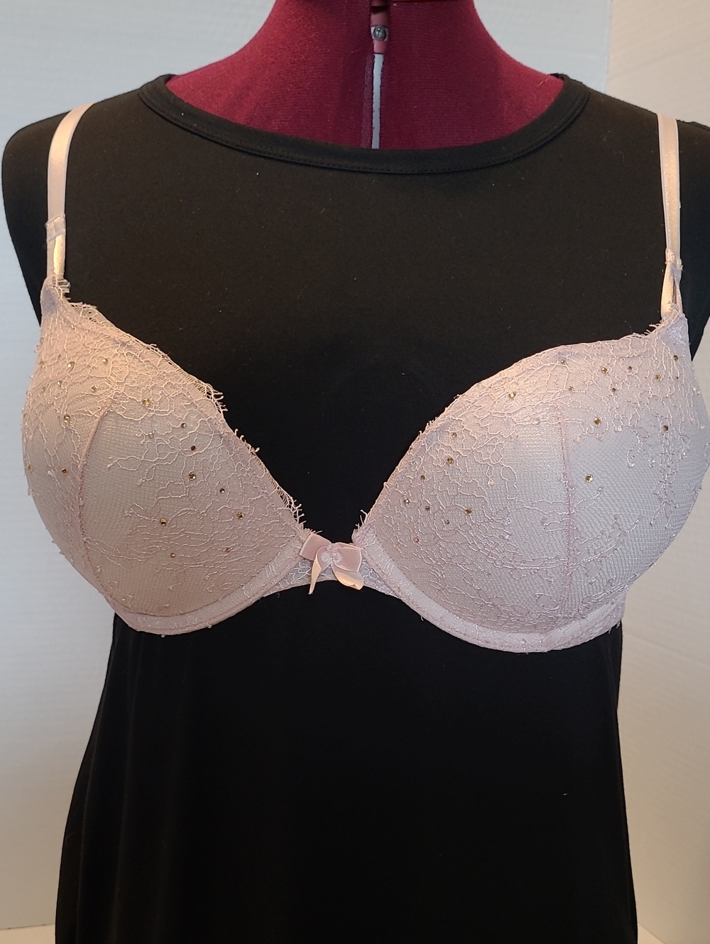 Victoria's Secret BOMBSHELL PLUNGLE Pink Lace Push-Up Bra with Gold Bead  34C